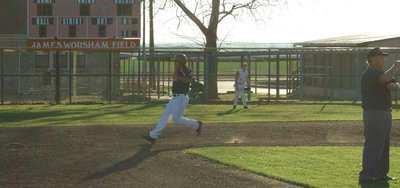 Image: Omar can run — Omar Estrada runs to 2nd base.