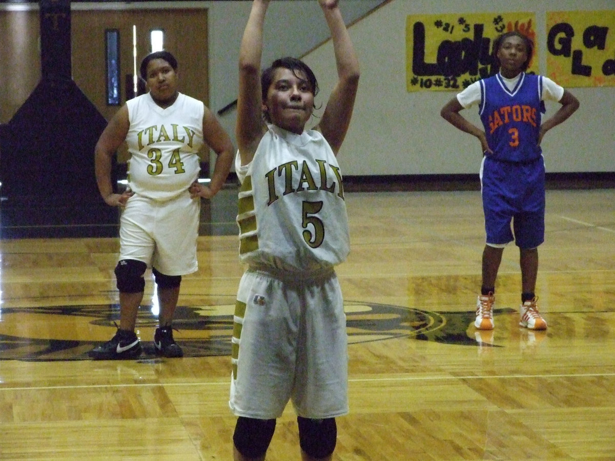 Image: Luna Shoots — Italy’s #5 Lupita Luna let’s go of a free throw.