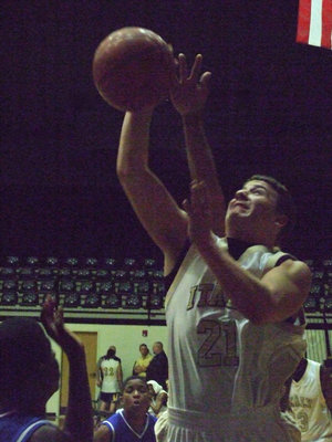 Image: Mr. Muscles — Powering his way up to the rim is Italy’s #21 Ethan Saxon.