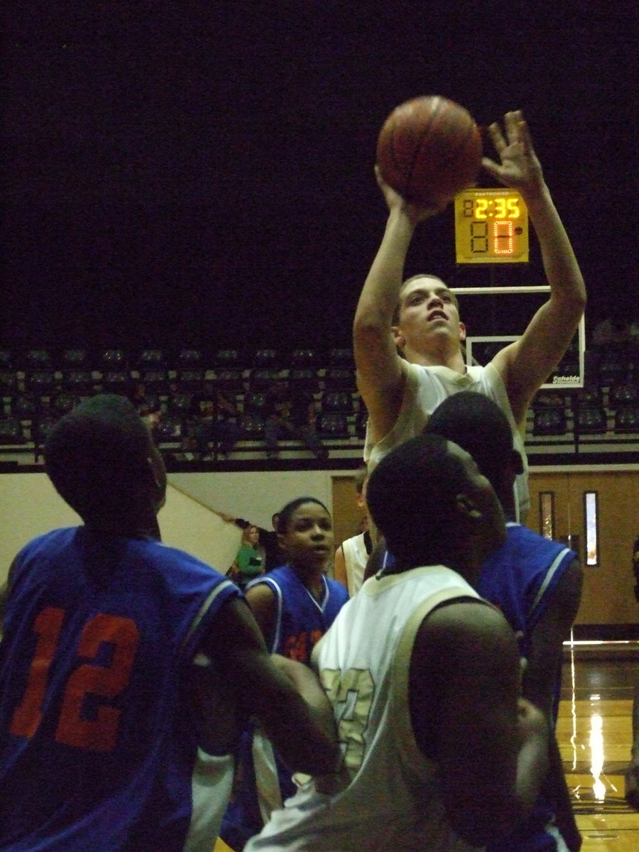 Image: Souder Skies — Italy’s #11 Brandon Souder rises above the competition for a score.