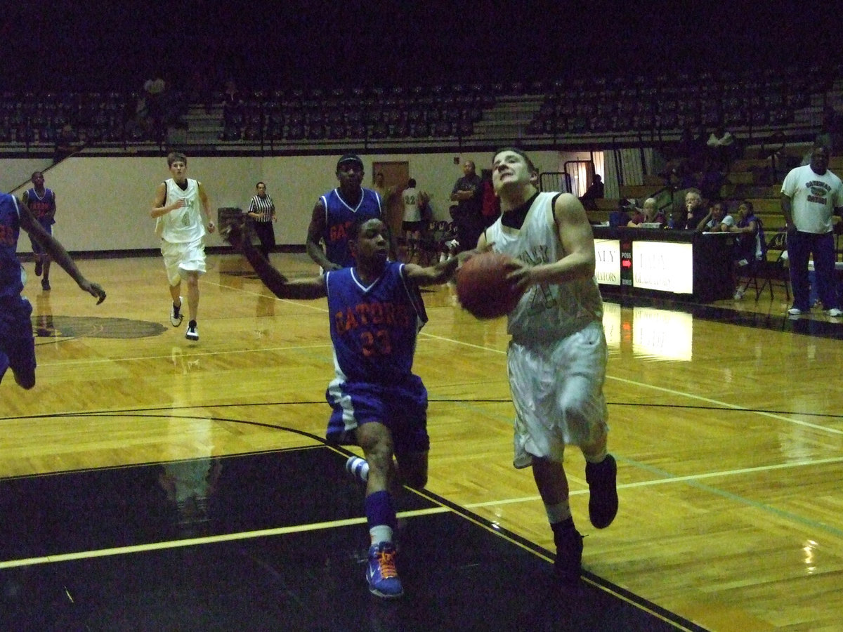 Image: The Ethanator — Italy’s #21 Ethan Saxon muscles his way to the basket.