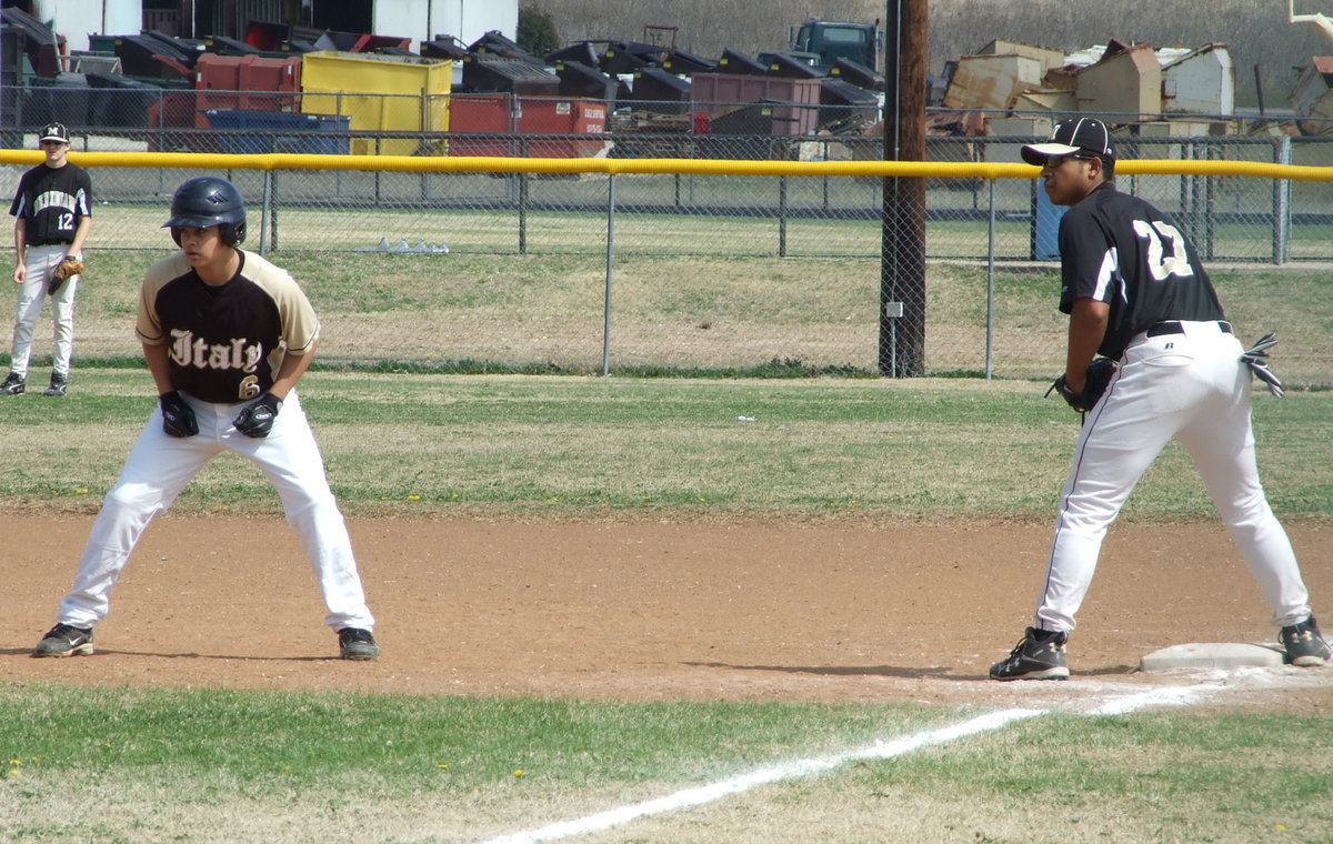 Image: Reid playing smart — Reid Jacinto (6) takes a few steps towards 2nd base.