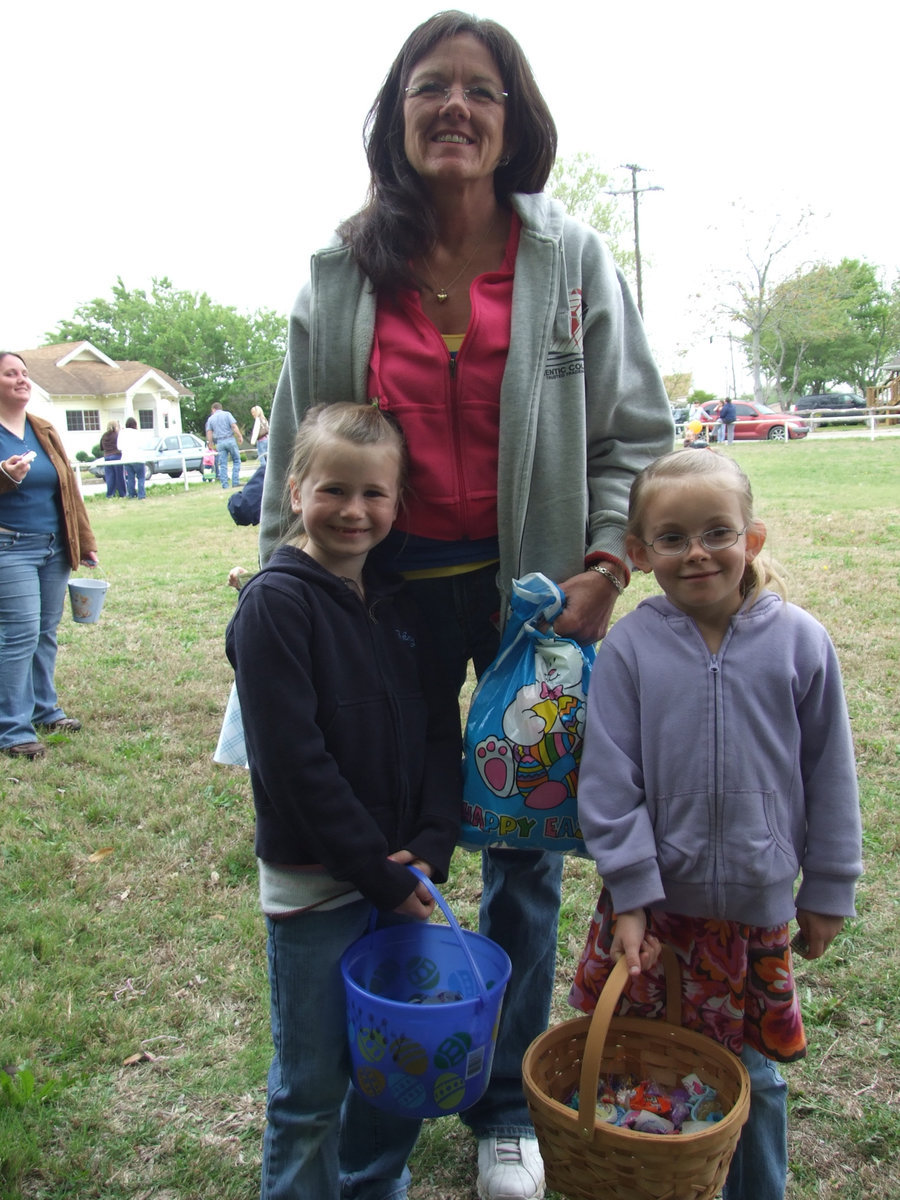 Image: Terri Murdock and Friends — Terri Murdock (City Administrator) was there for the big hunt.