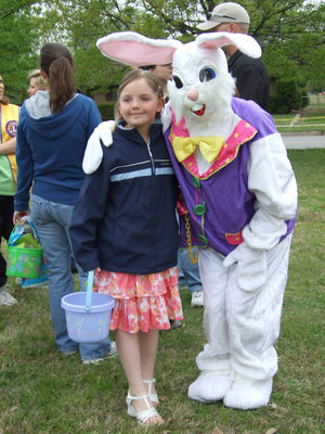 Image: Easter Bunny Hugs