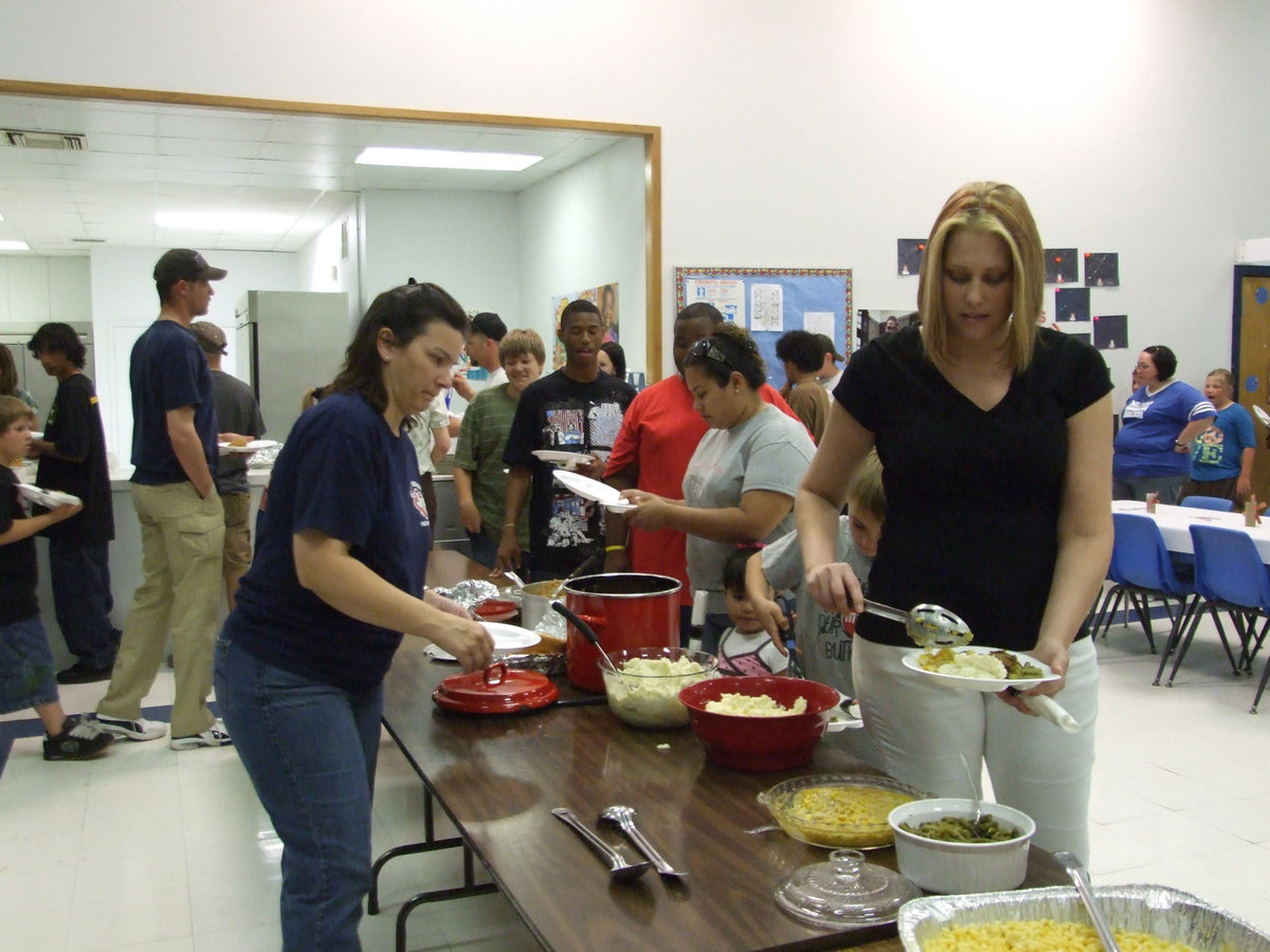 Image: Hungry Anyone? — There was a long line of hungry students and their parents ready to eat.