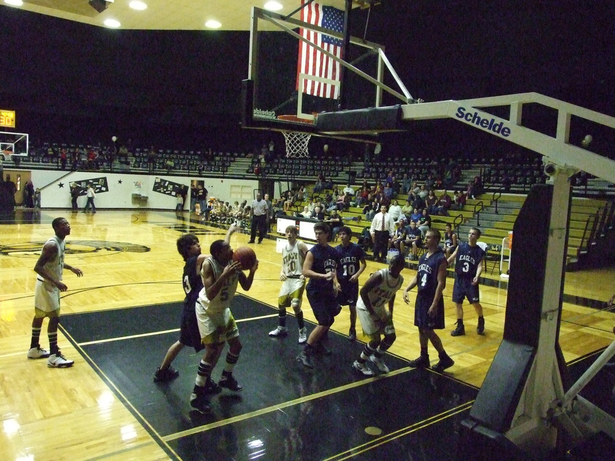 Image: Two more points — Italy’s #5 Dontavius Clemons ball fakes an Eagle defender.