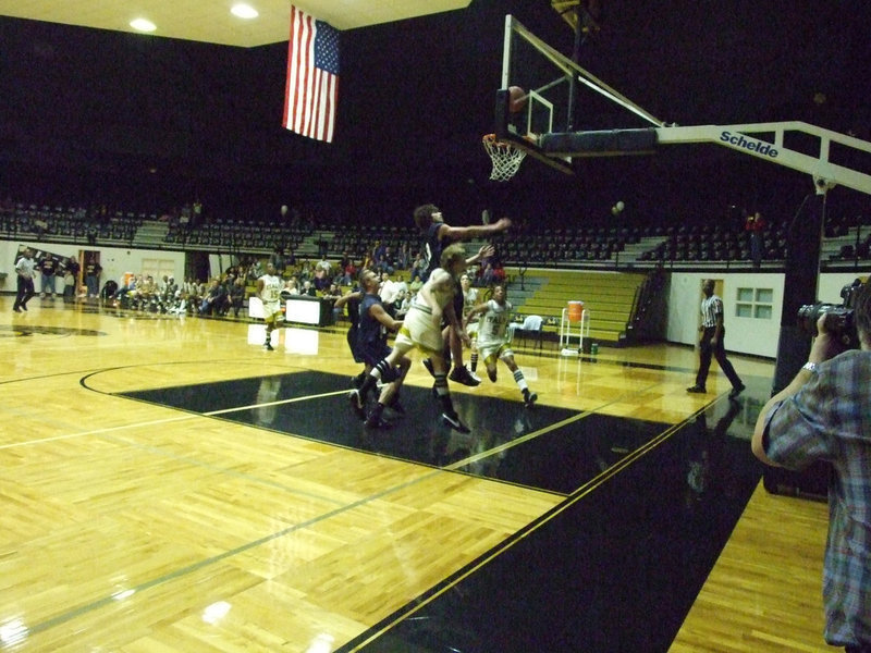 Image: Rumble in the air — Italy’s #21 Colton Campbell fights his way for a layup as #5 Dontavius Clemons prepares to launch for a possible rebound.