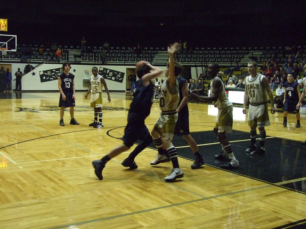 Image: Crownover shows guts — Sometimes, you just have to take one for the team as it looks like Dan Crownover is just about to do for the Gladiators.