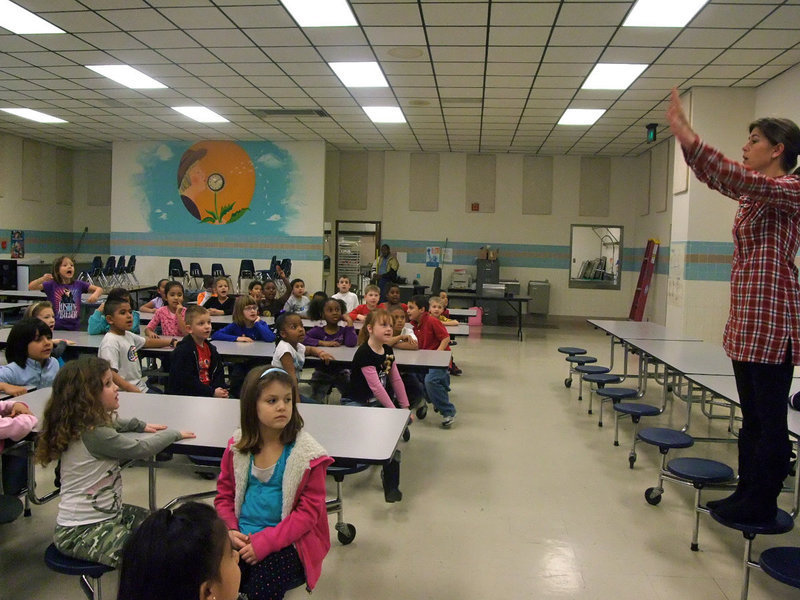 Image: Get ready to sing — The students sang “Happy One Hundredth Day of School” song.