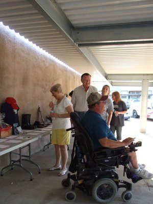 Image: Mayor Knight at Silent Auction — Mayor Knight said, “I think this is a wonderful idea to help out one of our own.”
