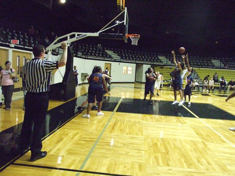 Image: Out Rebounding Hampton — Italy’s #2 Brianna Burkhalter goes for the rebound against Hampton.