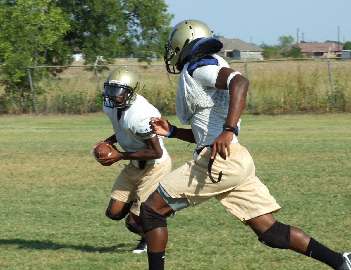 Image: Heath and Jasenio — These two can move the ball in more ways than one.