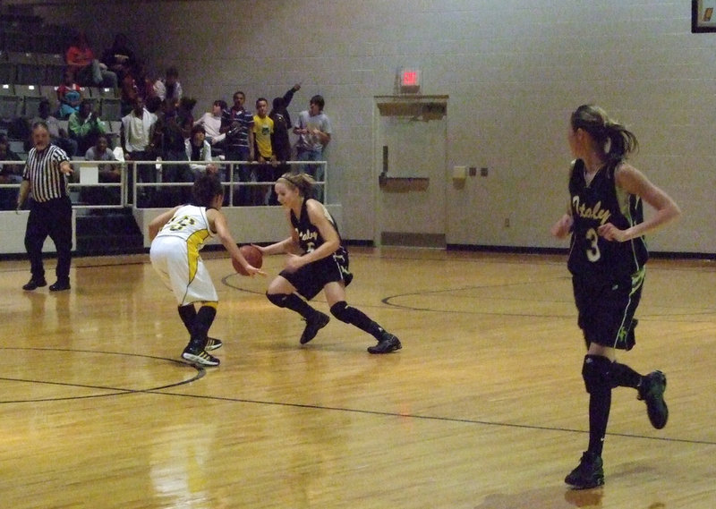 Image: DeMoss Unleashed — Sidelined early by Itasca’s defense, Italy Head Coach Stacy McDonald unleashed #5 Becca DeMoss in the 4th quarter. DeMoss responded by making three 3-pointers in the period and helped the Lady Gladiators score 22-points in the 4th.