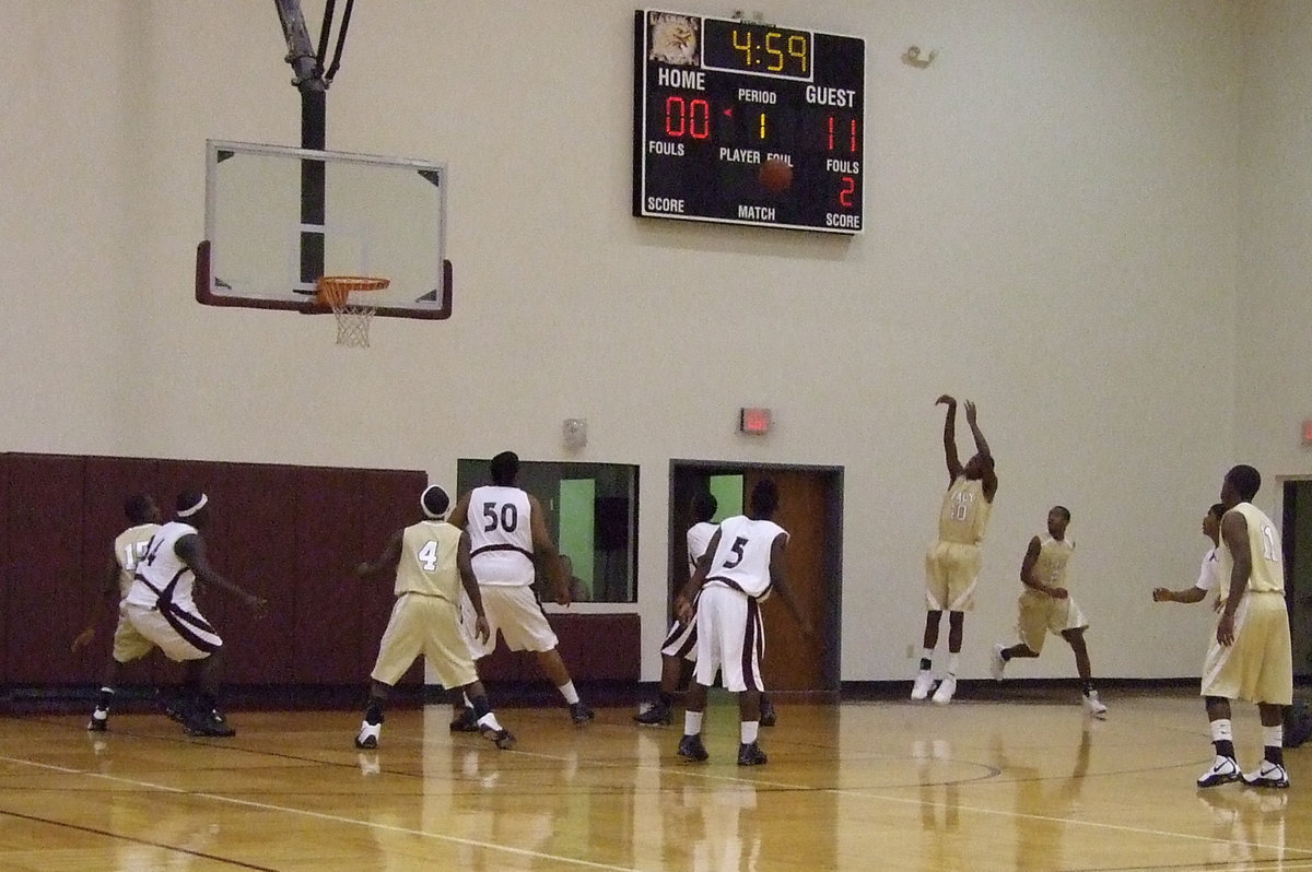 Image: John Isaac shoots  — #10 Isaac shoots and scores.