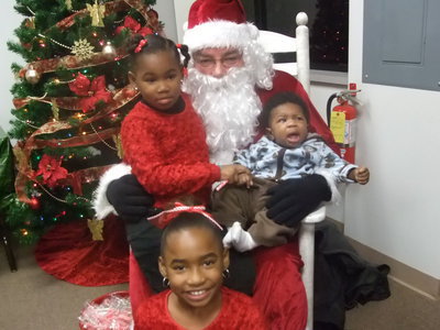Image: Family photo with Santa