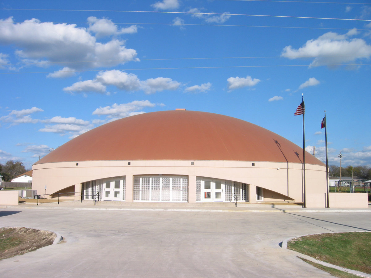 Image: Dome Before The Storm — It might can stop a tornado, but the dome of the Avalon Eagles was unable to protect itself from a relentless bombardment of jump shots from the Italy JV Gladiators. At one point, Italy outscored Avalon 28-0 in the 2nd period.