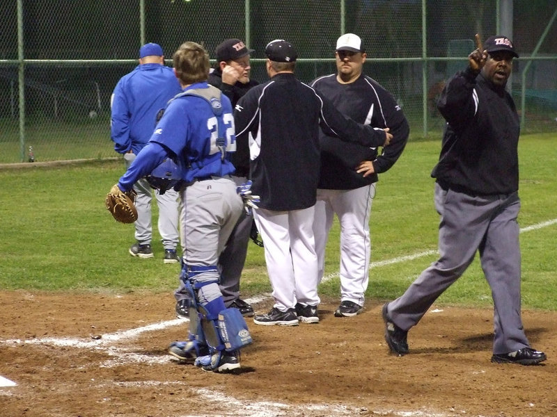 Image: Everybody talks about it — Coaches for Italy and Frost discuss the call about Colten.