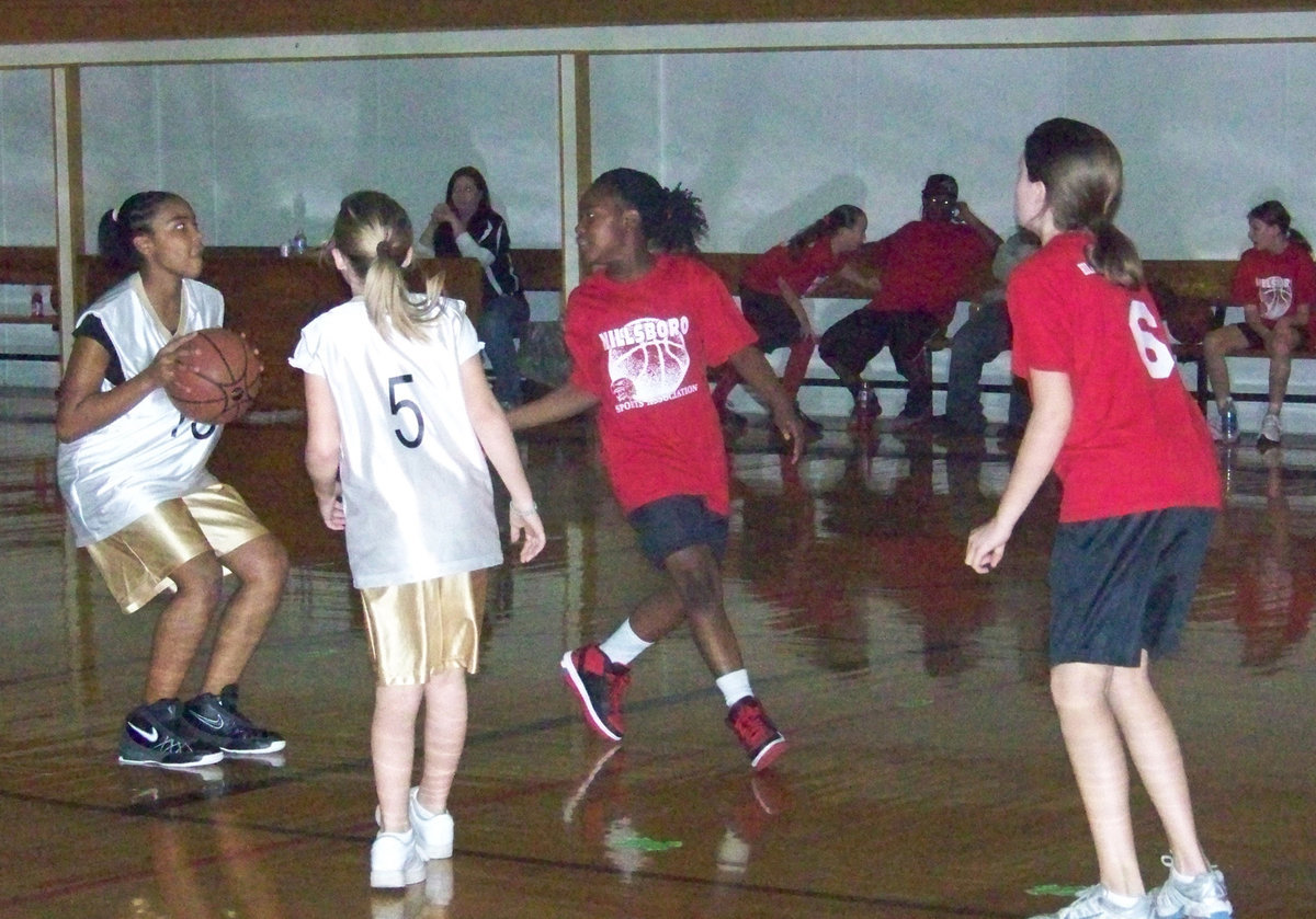 Image: Tylar Wilson — Tylar Wilson #13 (6th grade) looks to make a pass.