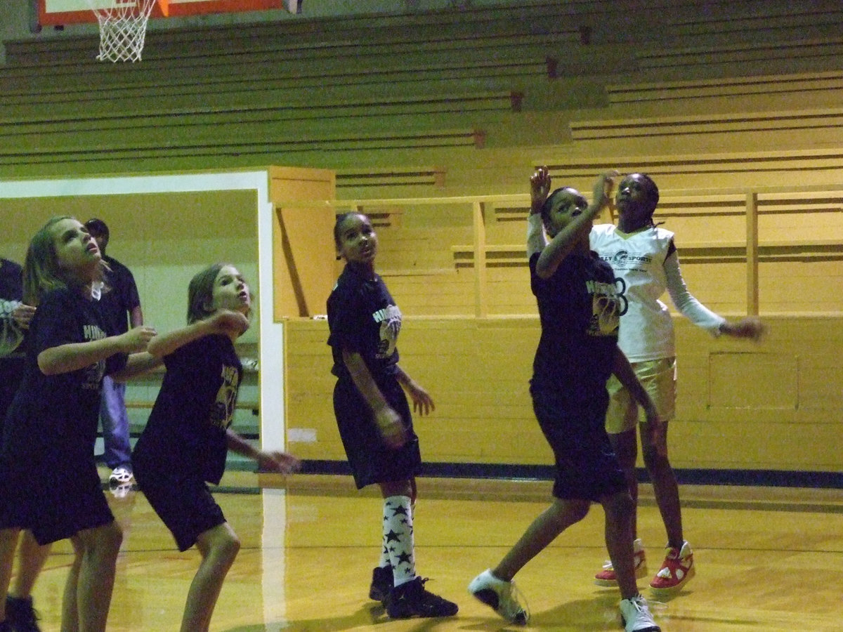 Image: Robertson shoots — When E.F. Hutton talks, people listen. When Janae Robertson shoots, players watch.