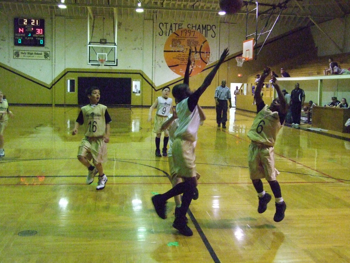 Image: No fear  — He may have been the youngest kid on the floor but Kendrick Norwood shot like an old pro scoring 6-points in the game, including a 3-pointer.