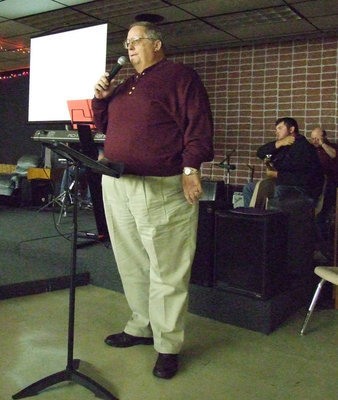Image: Rev. Bill Morgan — Rev. Morgan led the congregation in toe tapping songs to get the service started.