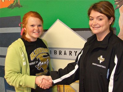Image: Katie receives $75.00 — Italy ISD Principal Tanya Parker congratulates artist Katie Byers and hands her a check for $75.00 for winning 2nd place in the art poster contest.