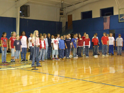 Image: 4th and 5th Graders — Fourth and fifth graders singing, I’ll Make a Difference.