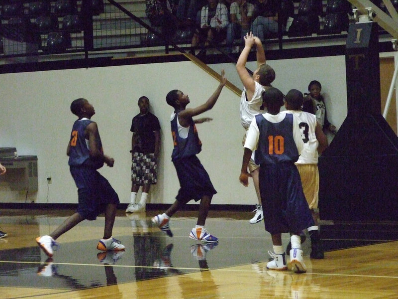 Image: Byers Elevates His Game — Italy’s #14 Zain Byers levitates in the lane for a score but it was Hampton who floated away with the win 41-27.