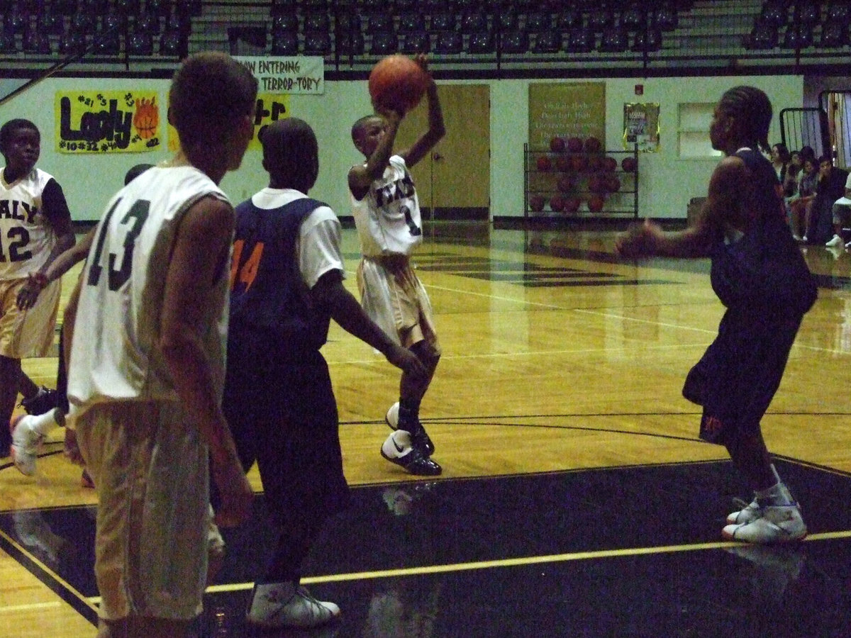 Image: Carson Pulls Up — Italy’s Eric Carson #1 stops on a dime and pulls up for the jumpshot.