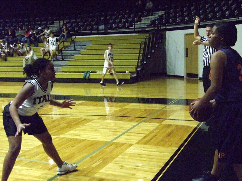 Image: Harper’s Ready — Italy’s #5 Ashley Harper is ready to pounce at the bounce of the ball.