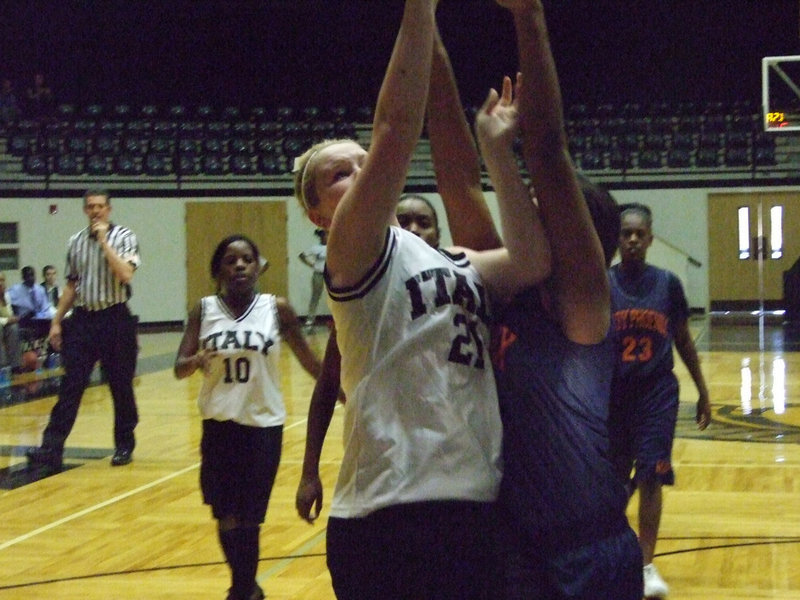 Image: Jesica Jumps — Italy’s #21 Jesica Wilkins goes up strong against a Hampton defender.