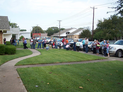 Image: Hurry and line up — It seems people from all over lined up to eat BBQ at Central Baptist.