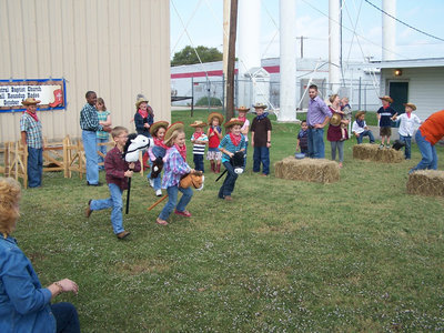 Image: Go, horse, go — The children raced to the end and back for braggin’ rights.