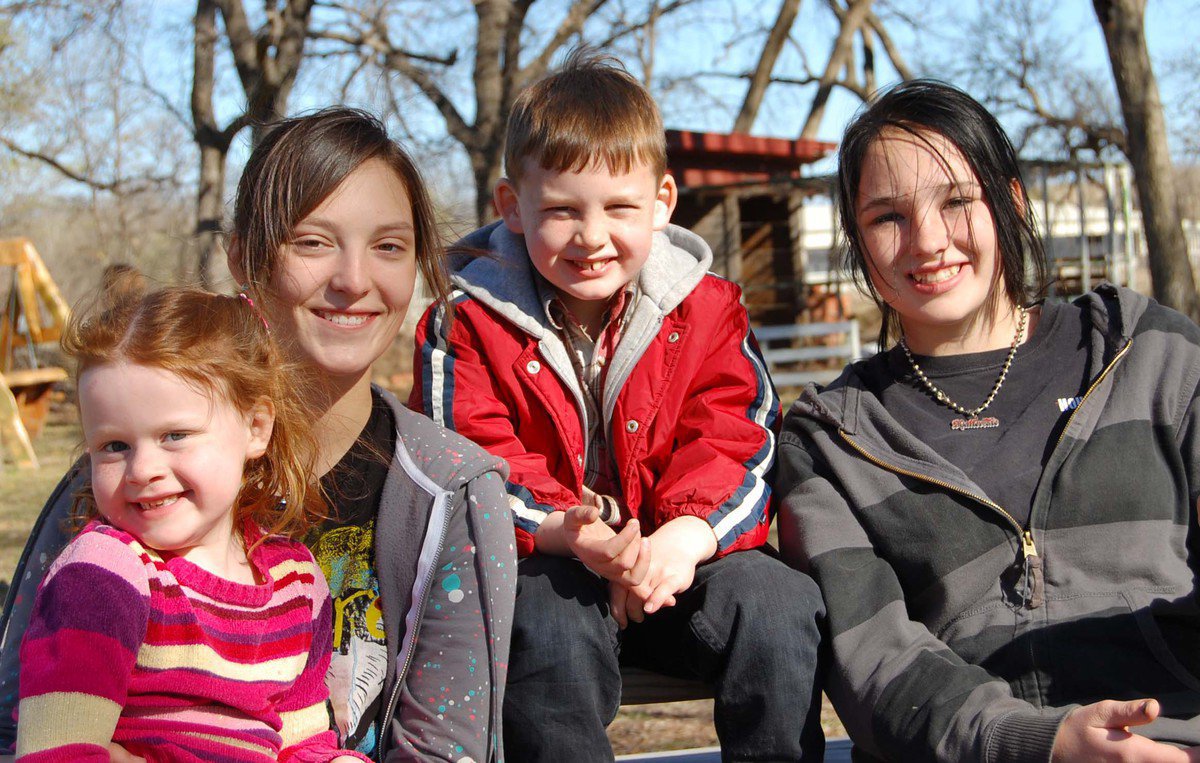 Image: New Officers — 2009 Ellis County Equine Youth Association officers from left, Sadie Hinz, treasurer, Chesley Hinds, Vice President, Hunter Hinz, secretary, Maddie Hinz, President.