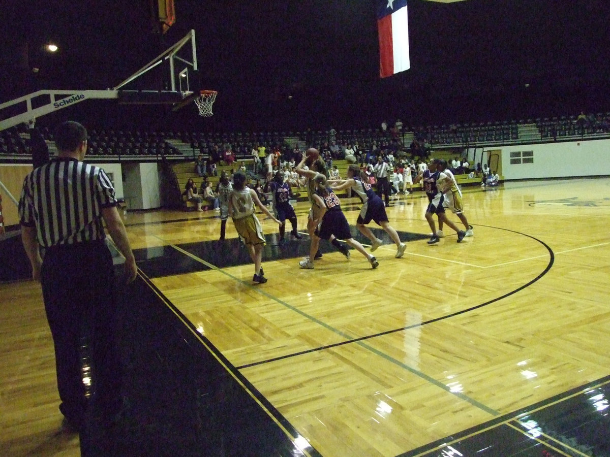 Image: Richards Goes Up — Italy’s #10 Alyssa Richards gets pushed on her shot attempt.