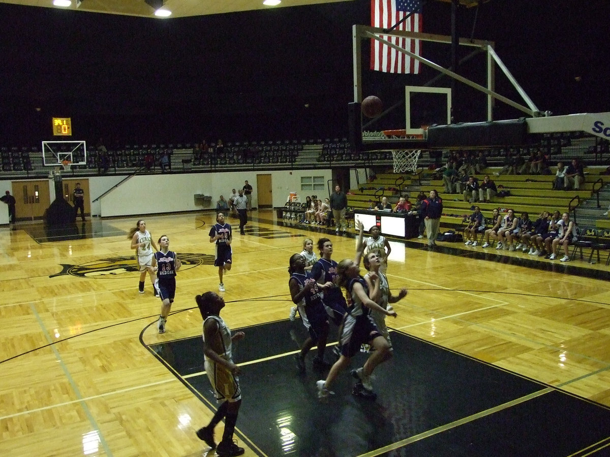 Image: Perry In Position — Italy’s #10 Brianna Perry gets into position for the rebound.