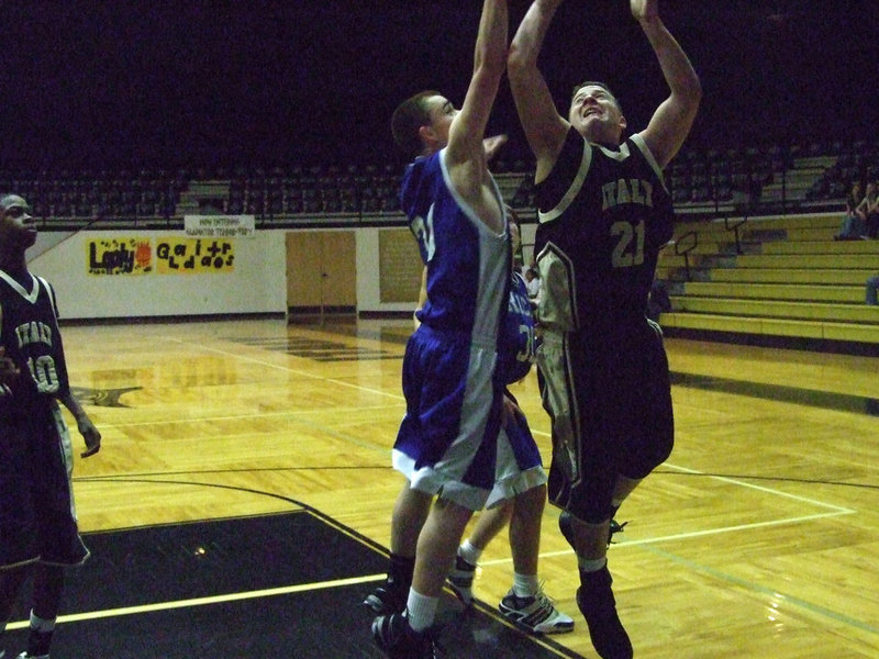 Image: Saxon Shoots — Italy’s #21 Ethan Saxon was a runaway train against Rice.