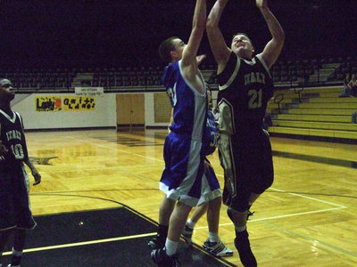 Image: Saxon Shoots — Italy’s #21 Ethan Saxon was a runaway train against Rice.