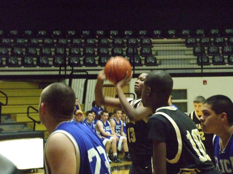 Image: Mayberry’s Free Shot — Taking aim on the Championship round is #13 Larry Mayberry for Italy.