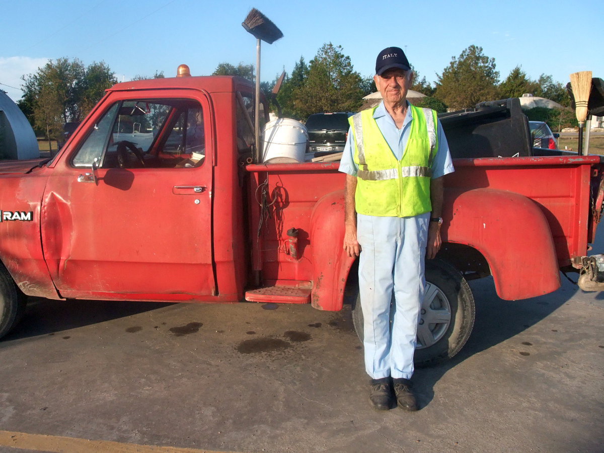 Image: Lou Martina — Lou has been cleaning this city for 7 years.