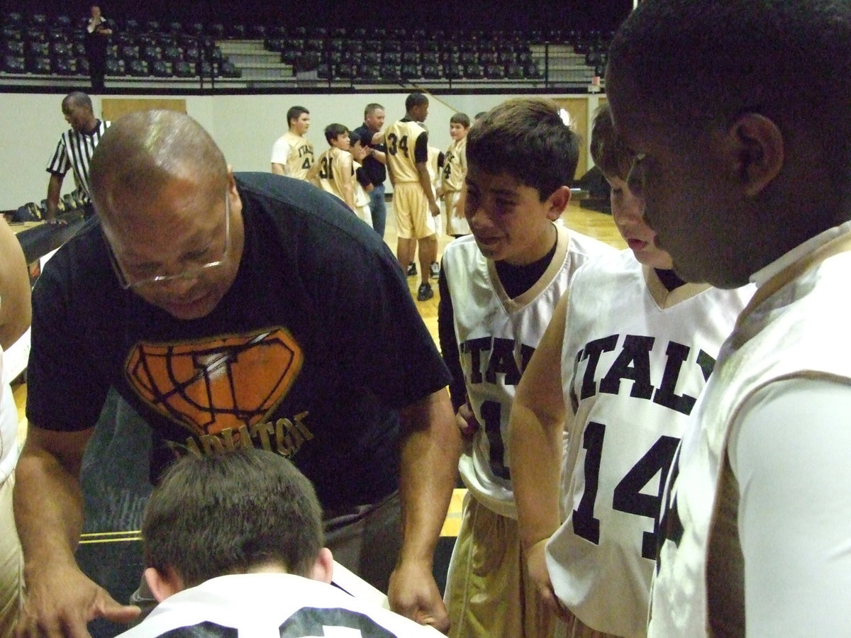 Image: Coach Mayberry — Italy White tries to mount a comeback by using the advice of Coach Mayberry.