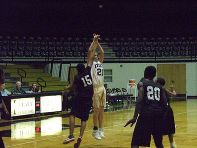 Image: Hopkins For Three — Italy’s #21 Cole Hopkins fires the three ball against Red Oak Faith Family.