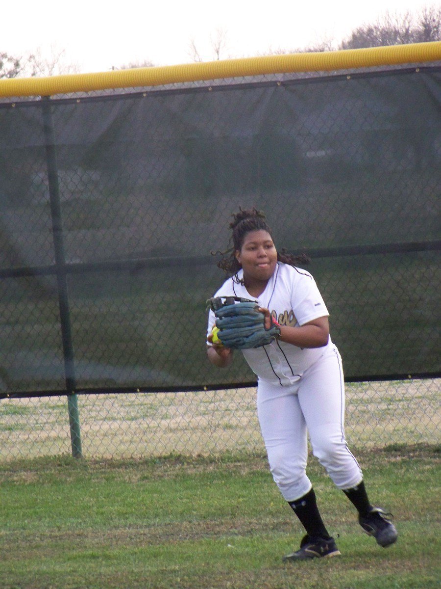 Image: Khadijah Davis — Khadijah makin’ a throw.