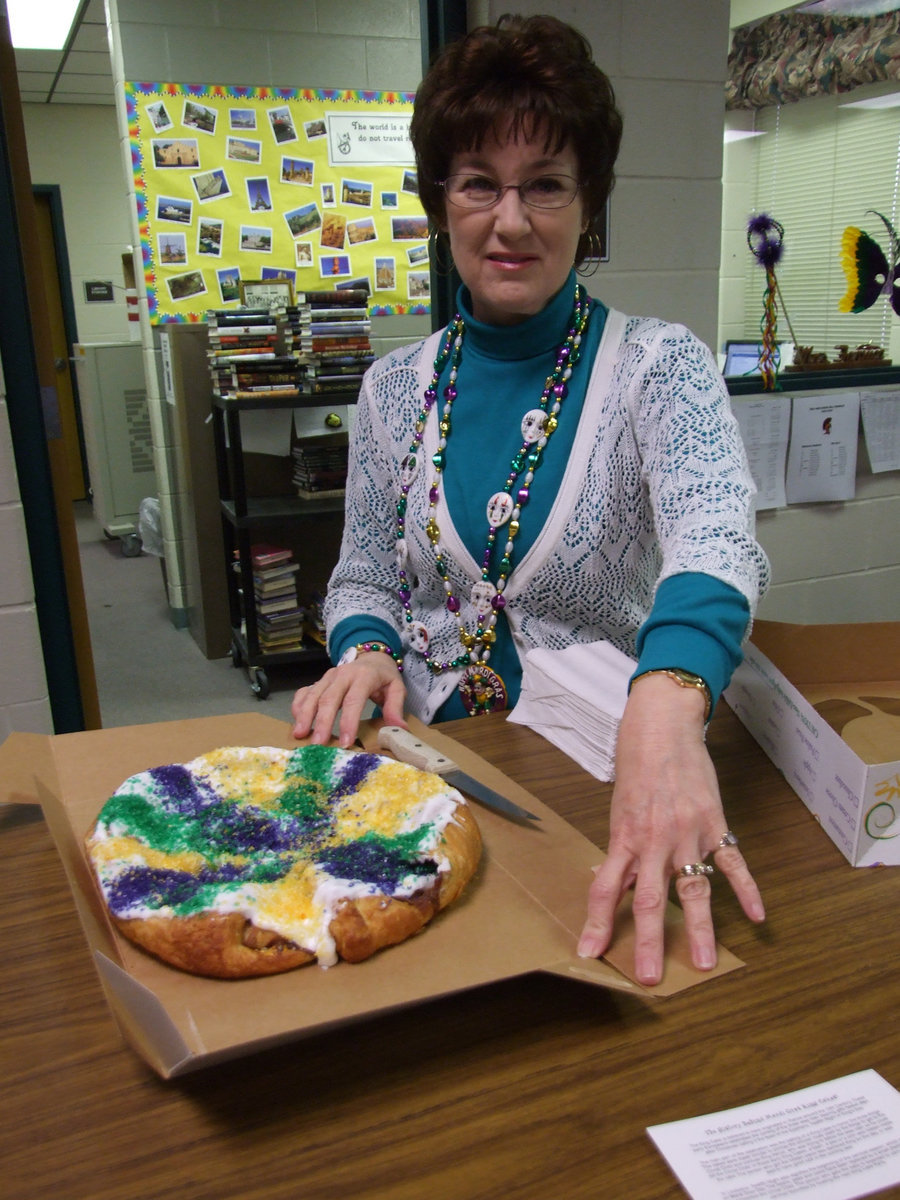 Image: Sharan Farmer Presenting Cake — Sharan Farmer is presenting the King Cake.