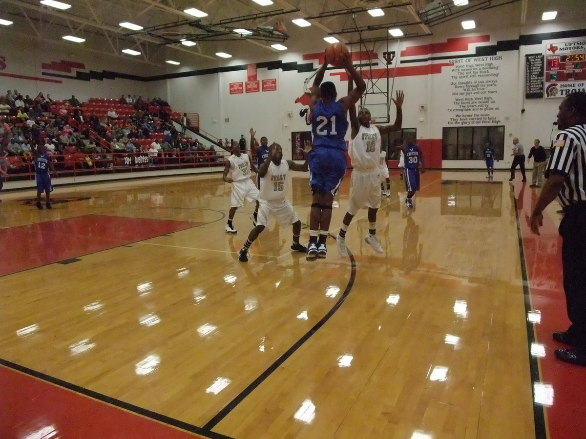 Image: Walk the plank — Chilton player #21 Xavier Shaw uses the floor planks like a diving board attempting to pass over the outstretched hand of Italy’s John Isaac #10.