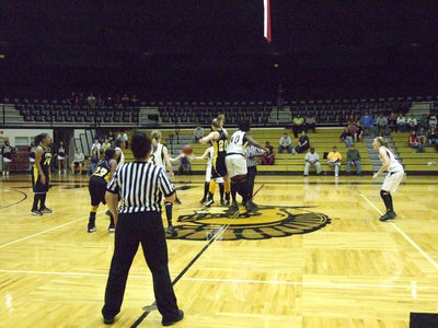 Image: Tip-off — Italy’s Reed #40 and Itasca’s Goff #20 square off at center court.