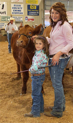 Image: Taylor’s a natural — Italy High School junior, Bailey Bumpus, assists Taylor Souder during PeeWee Showmanship.