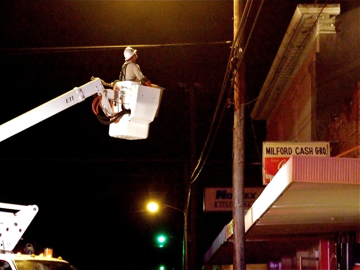 Image: Oncor® on hand — Oncor® arrives on the scene to disconnect the electricity.