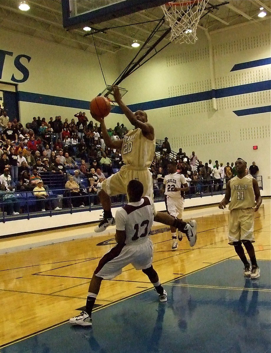 Image: Another level — De’Andre Sephus(20) helps Italy topple Hearne in a barn burner.