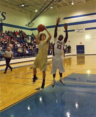 Image: Colton’s in the paint — Italy’s Colton Campbell(5) goes in for a layup against Hearne’s Sexton Curry(23).